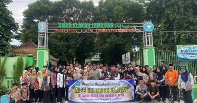 Berbagi Berkah di Bulan Suci: SMKN Klakah Gelar Aksi Bagi Takjil Gratis dan Buka Puasa Bersama